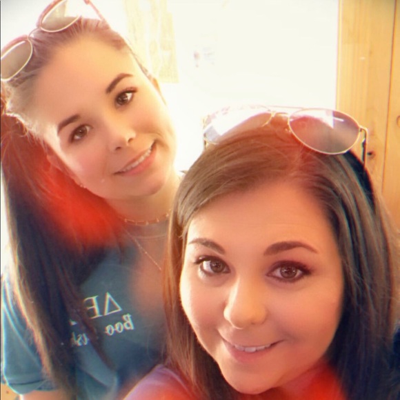 Meet your Posher, Stephanie - Picture 3 of 3